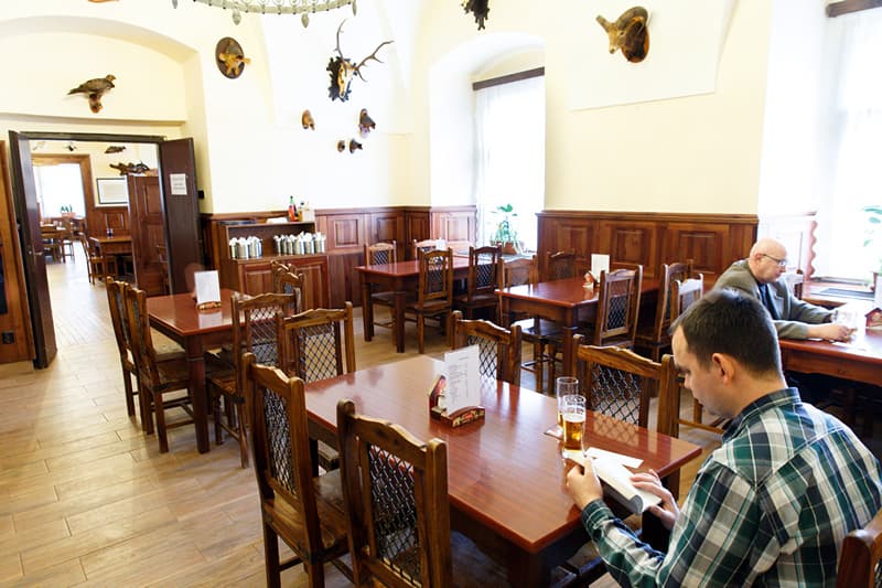 Místo na pivo i na oběd, otevřeno po celý den